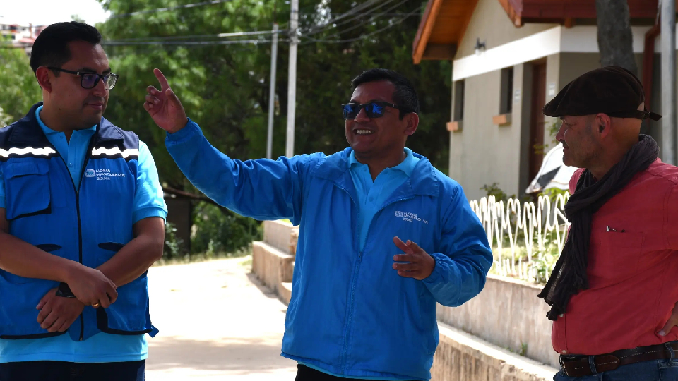 Asesor de desarrollo familiar comparte experiencias de su trabajo con la Junta Directiva