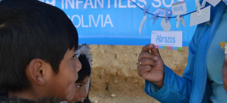 Aldeas Infantiles SOS llevó muchos abrazos a 3 barrios periurbanos de La Paz