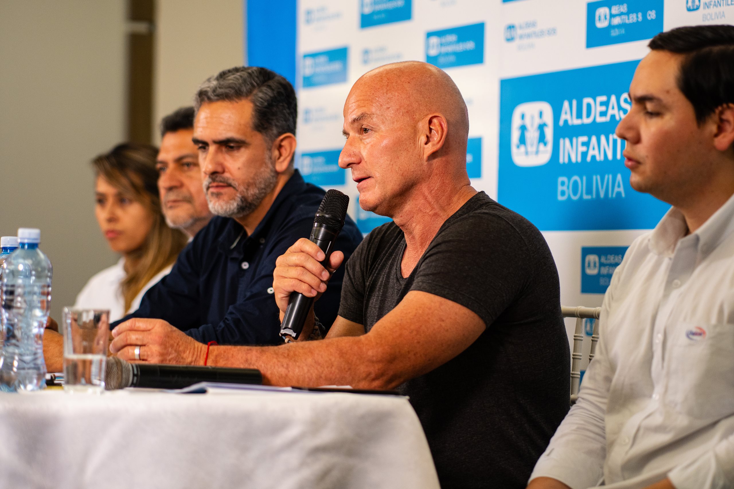 Participantes de la presentación de Corramos por la Niñez 2026