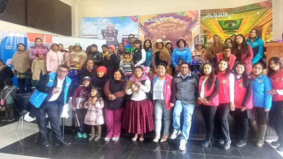 Familias junto a técnicos del municipio y Aldeas Infantiles SOS