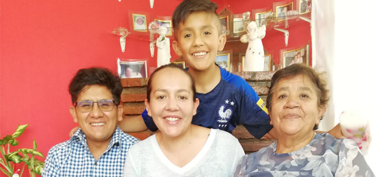 Sarah con toda su familia