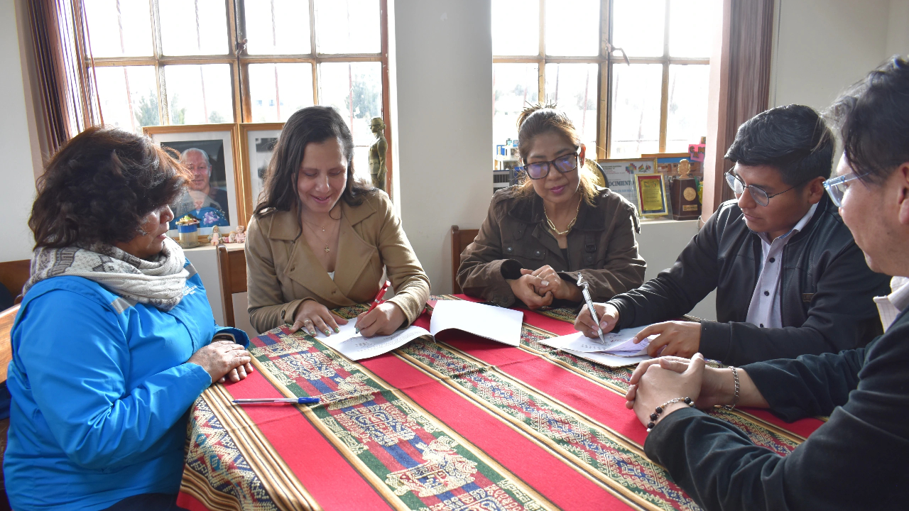 Firma del convenio entre Aldeas Infantiles SOS y Fundación Cares