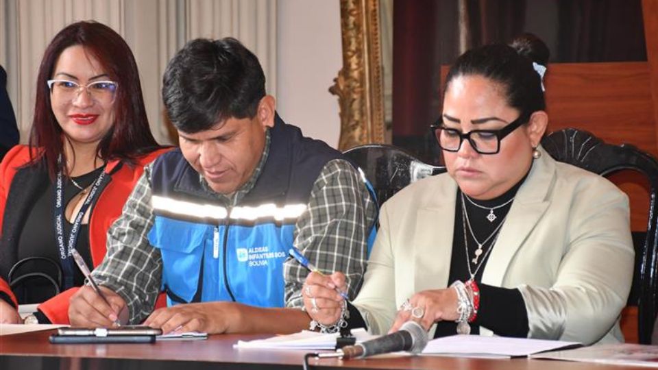 Firma de convenio entre instituciones