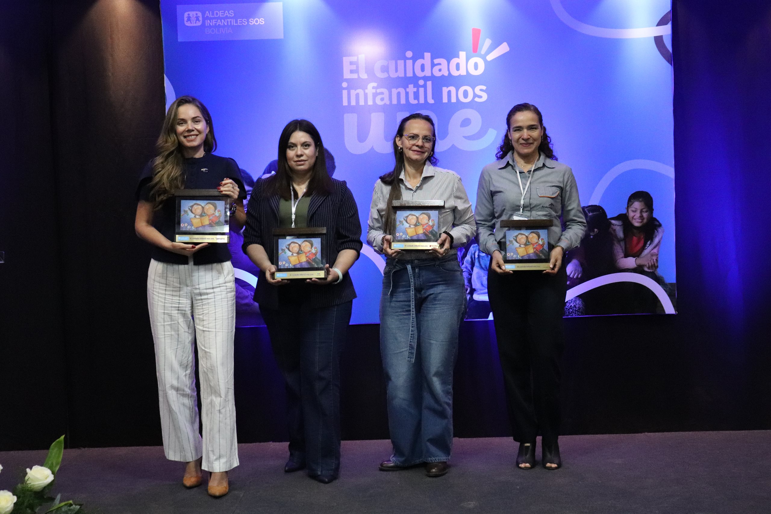 Representantes de empresas durante el Encuentro de Empresas de Aldeas Infantiles SOS Bolivia
