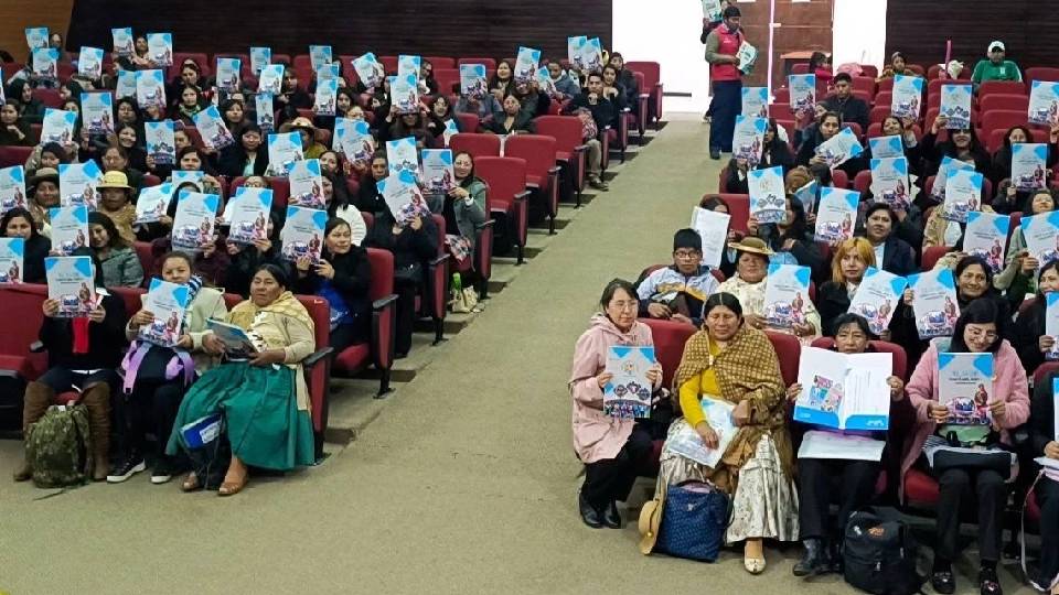 Educadoras y técnicos reciben certificados