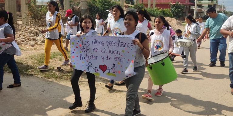 Niñas y niños en Santa Cruz