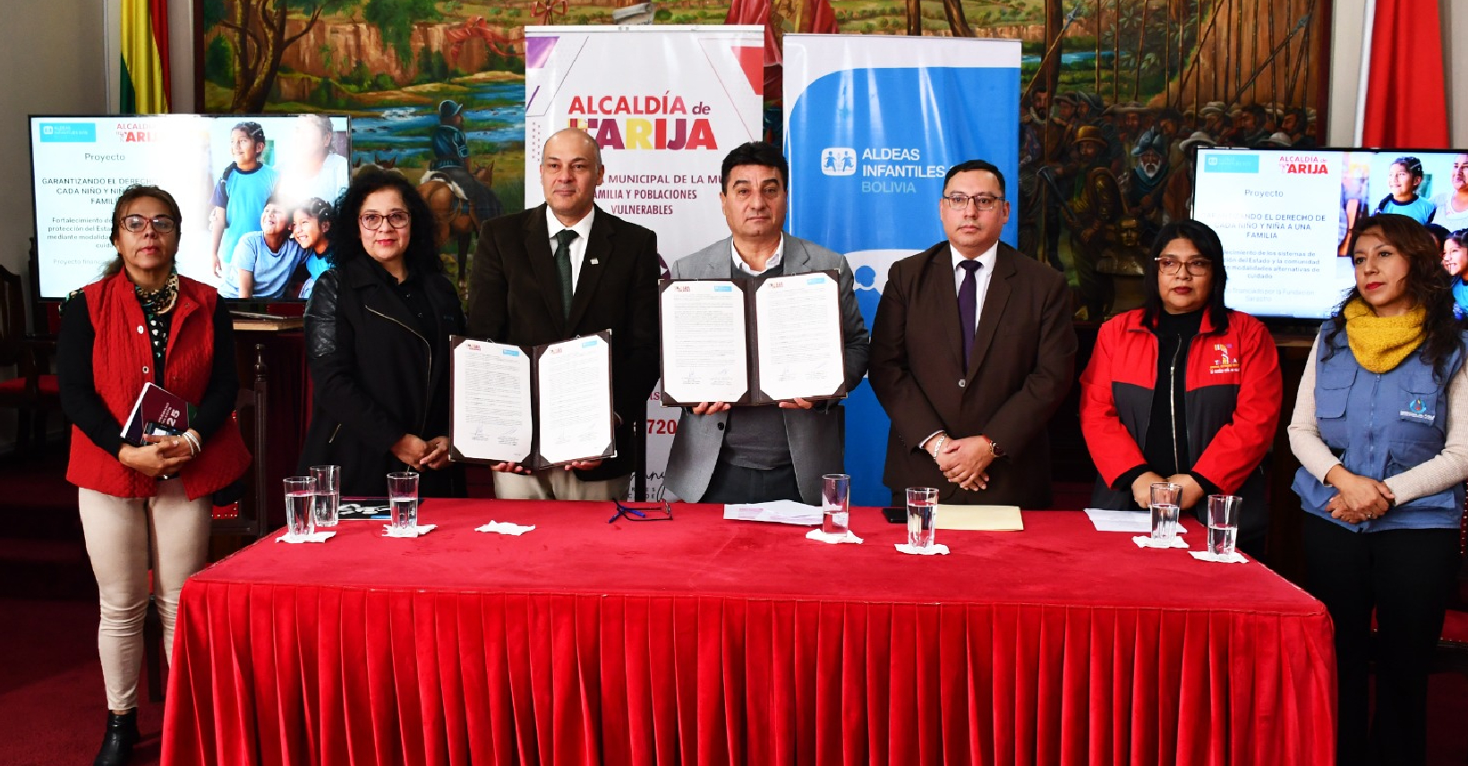 Equipo técnico y autoridades tras la firma del convenio