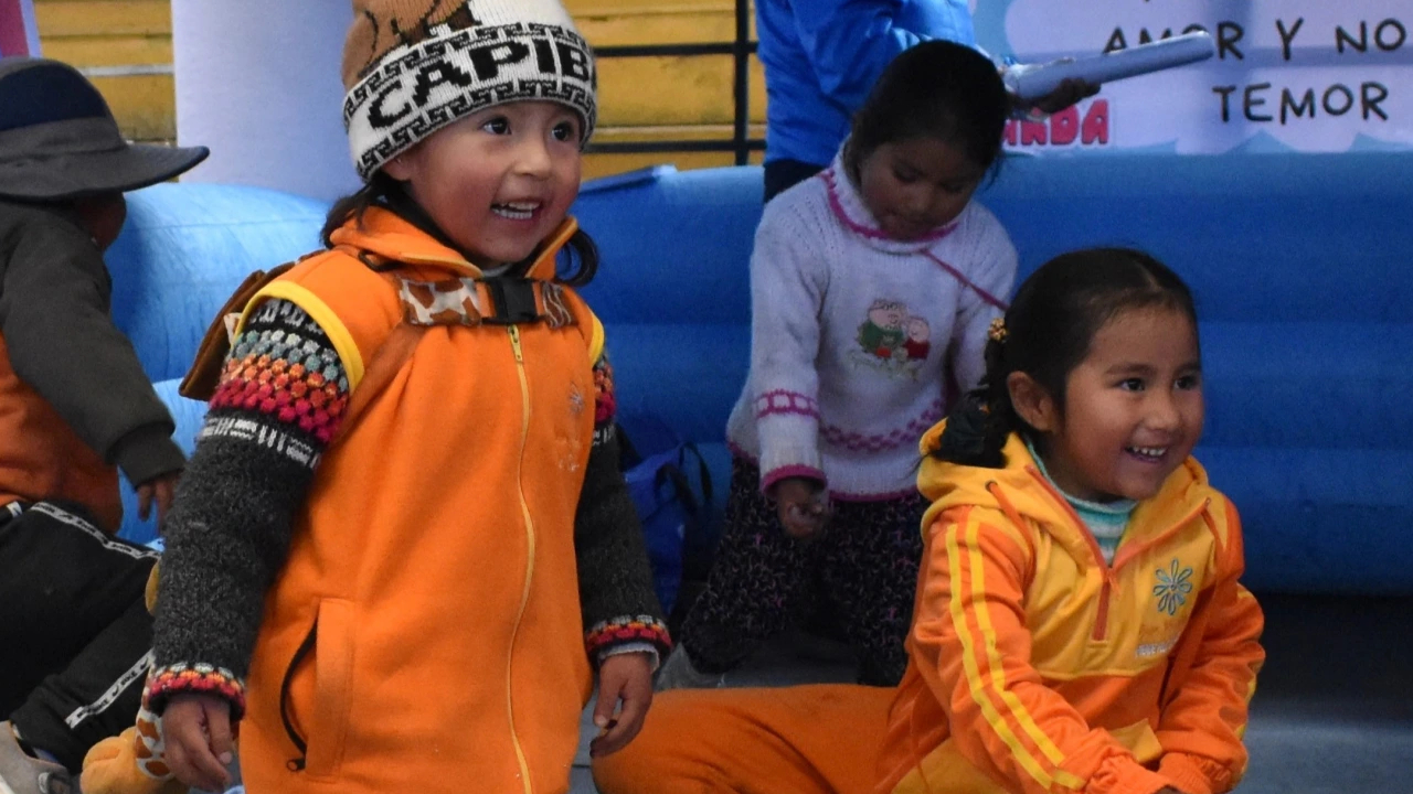 Participación de autoridades y comunidad en la feria