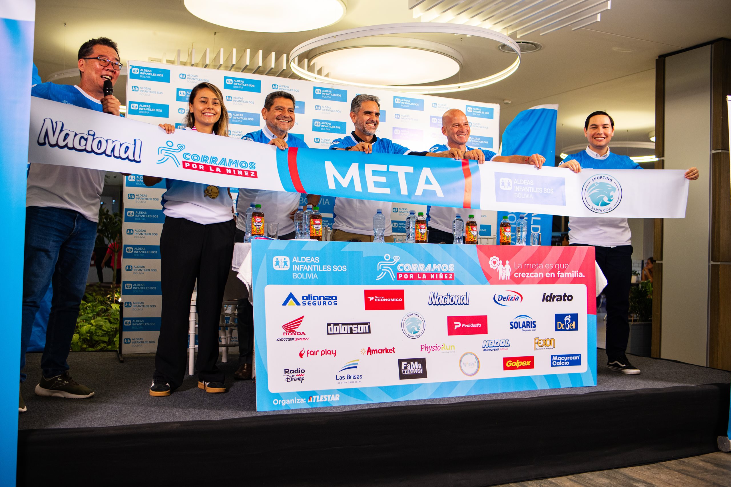 Representantes de la carrera Corramos por la Niñez 2026