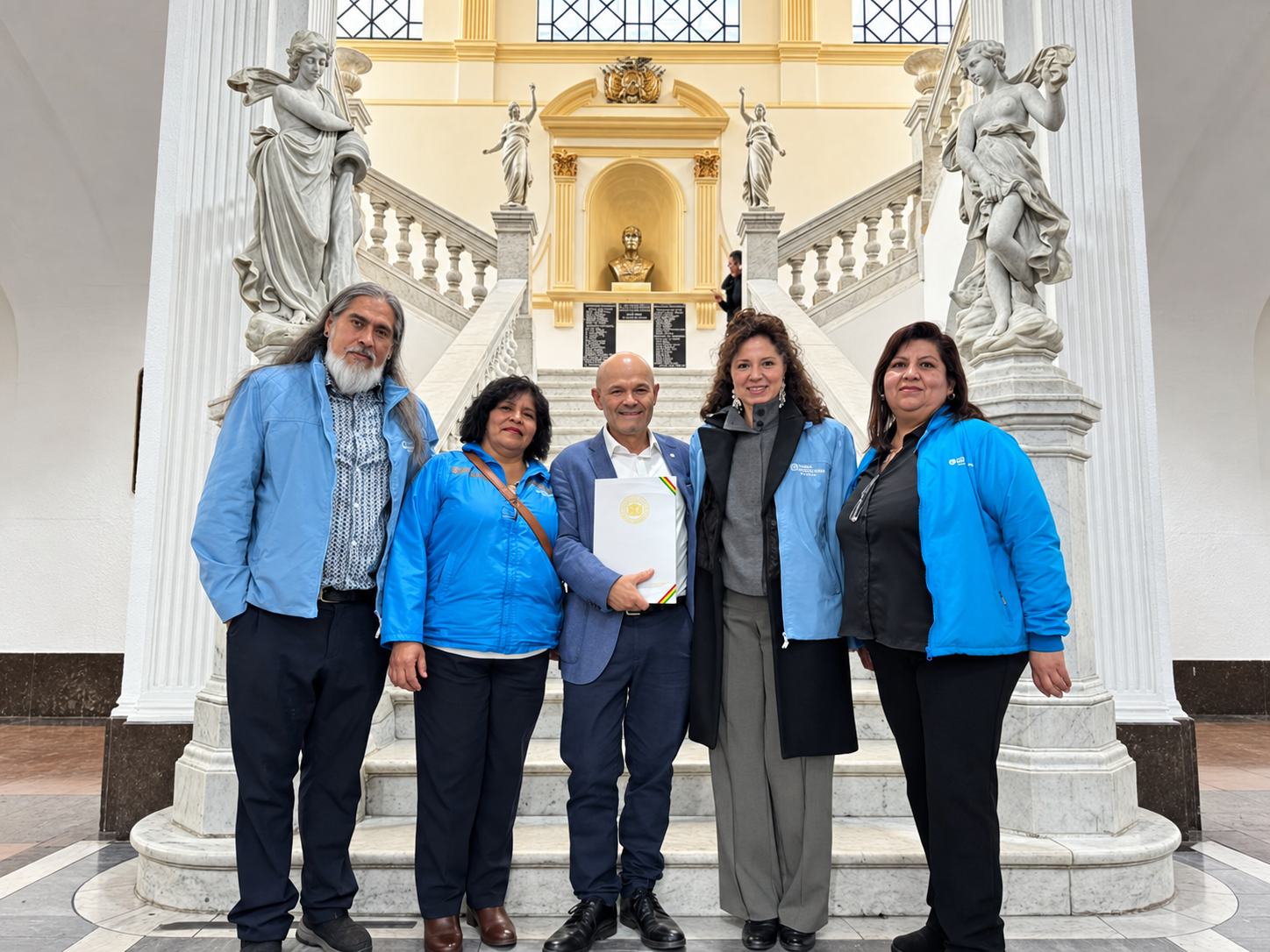 Fotografía grupal durante el acto de Homenaje Camaral