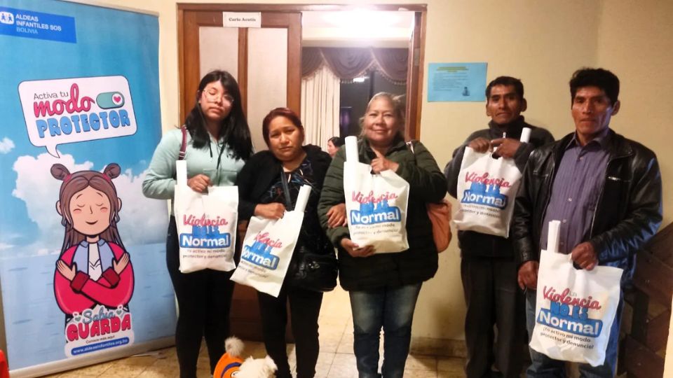 Líderes compartiendo experiencias en el taller comunitario