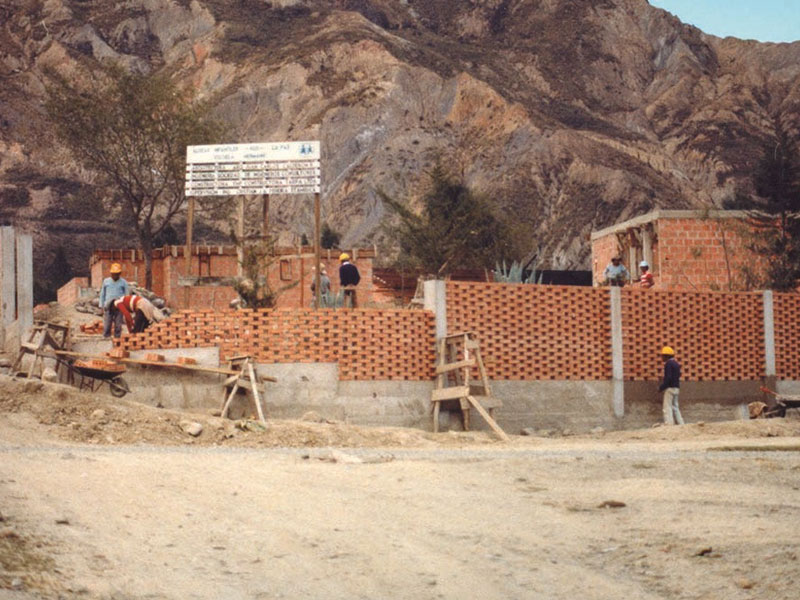 Construcción del colgeio Hermann Gmeiner en la zona de Mallasa