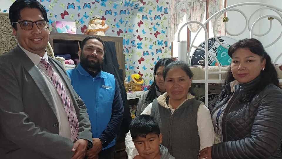 Visita de Banco PRODEM a familias en Potosí