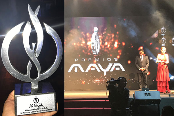 Ana María Granda y Guido Pecho recibieron el premio durante la ceremonia