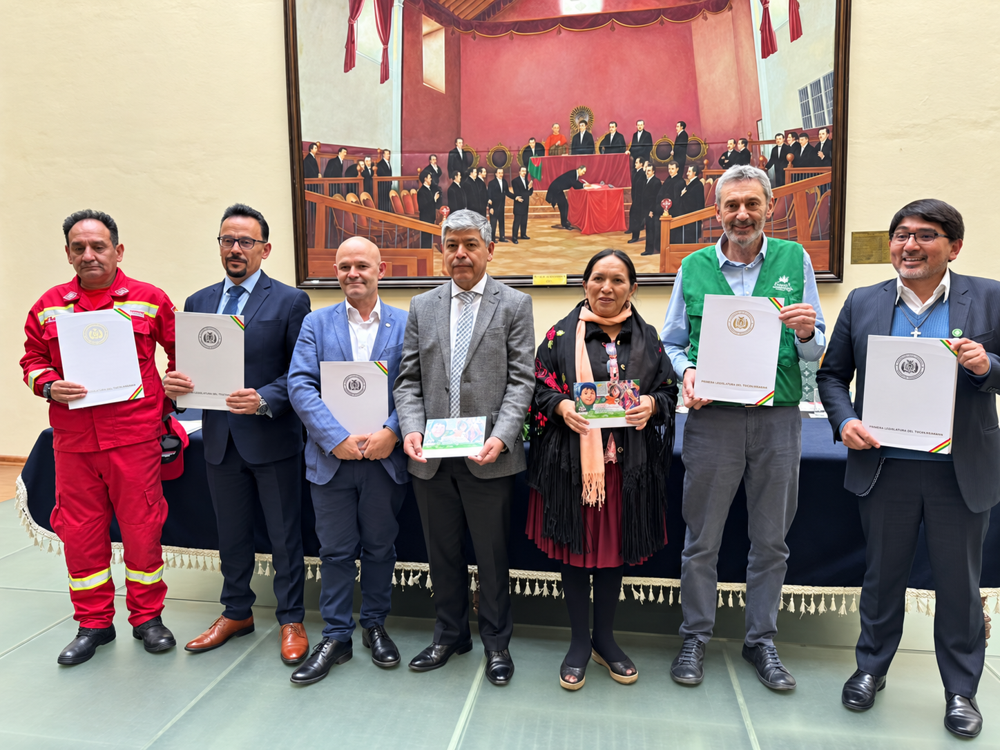 Representantes durante el Homenaje Camaral a Aldeas Infantiles SOS Bolivia