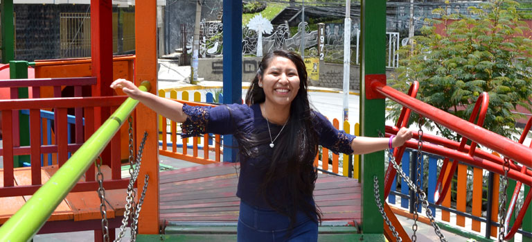  Sonia es una joven alegre llena de sueños y aspiraciones