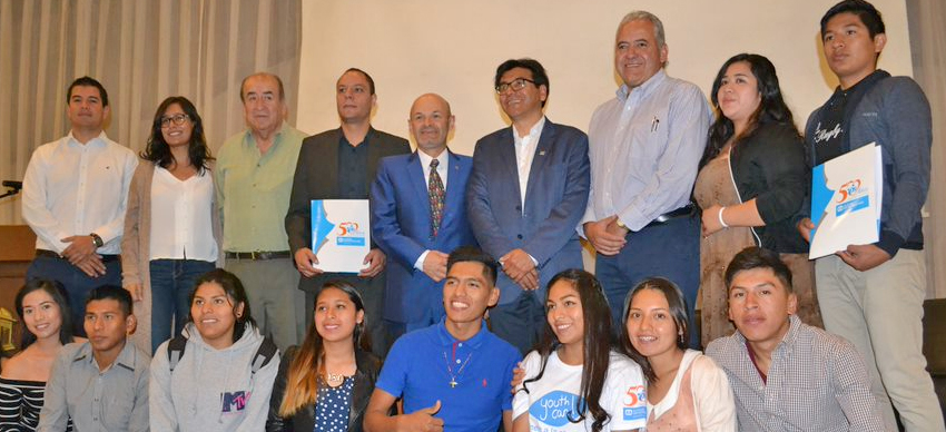 Jóvenes durante el lanzamiento